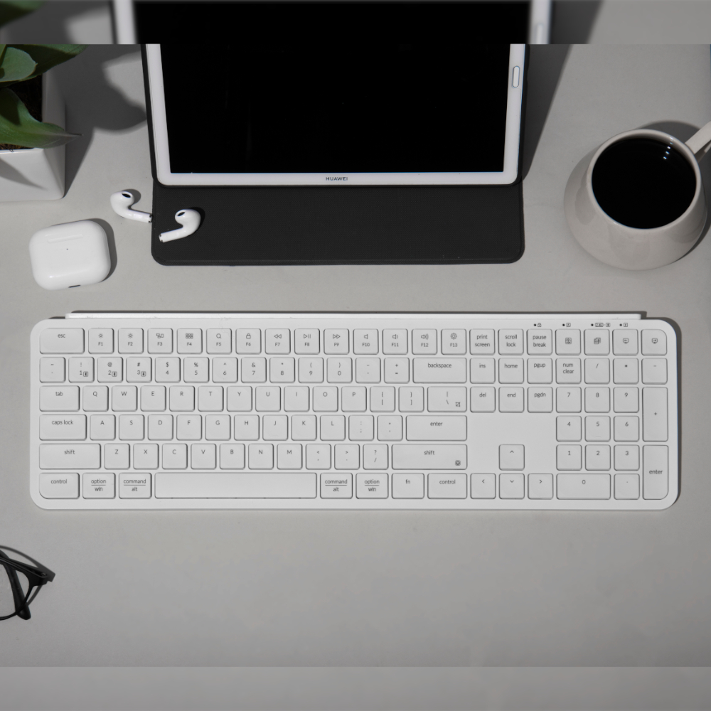 B6P-K8_wr_03a.jpg Keychron B6 Pro Ultra-Slim 100% Wireless Keyboard – Ivory White