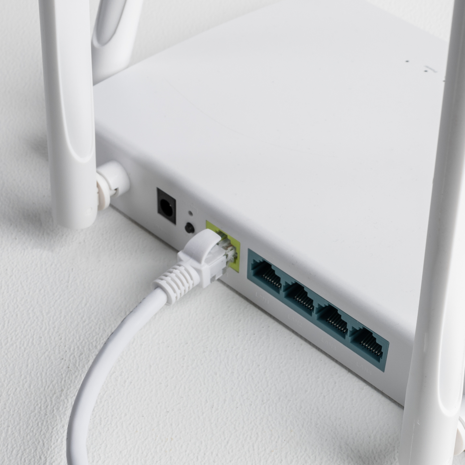 GCPCAT6002-WH_wr_03a.jpg Gizzu Cat6 UTP Fly Lead Ethernet Network Cable 20cm - White